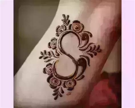 9_26 Stunning Mehndi Designs For Each Alphabet 2023  Fabbon