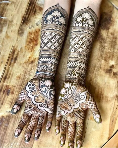 2_Photo of Beautiful inticate bridal mehndi design for full hands