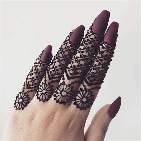 10_Short Mehndi Design Ideas That Will Make You the Star of the Show