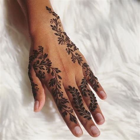 12_30 Short Mehndi Designs for the Bride Who Loves All Things Minimal