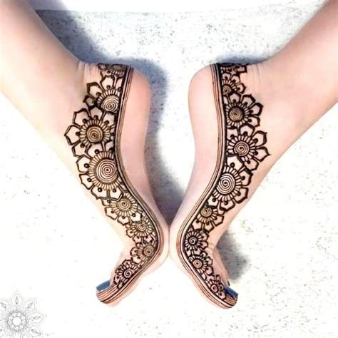 1_Top 111 Evergreen And Simple Mehndi Designs For Legs  Foot