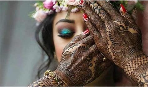 14_20 Striking One Side Mehndi Designs for BFFs of the Bride or Groom