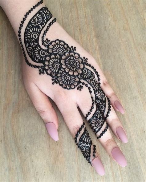 13_30 Simple Mehndi Designs For Hands That Work Wonders For The Bride And