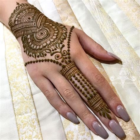 3_9 Beautiful and Simple Back Hand Mehndi Designs That Are Guaranteed to