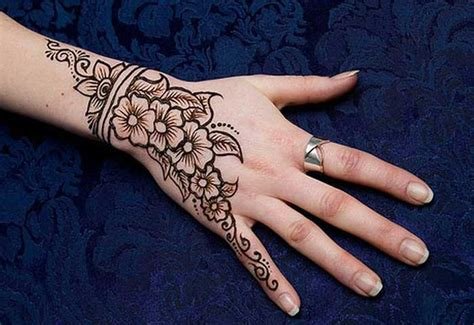 12_9 Beautiful and Simple Back Hand Mehndi Designs That Are Guaranteed to