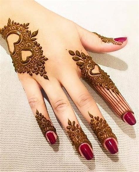 6_Simple And Stunning Bail Mehndi Designs For Front And Back Hand