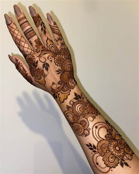 9_9 Beautiful and Simple Back Hand Mehndi Designs That Are Guaranteed to