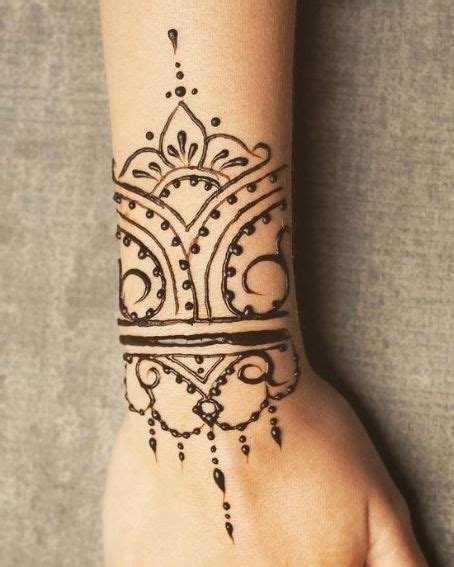 13_Brilliant Bangle Mehndi Design  Crayon