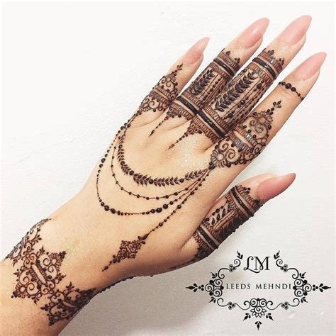6_12 Stunning Bracelet Mehndi Design That Are Simple Quick and