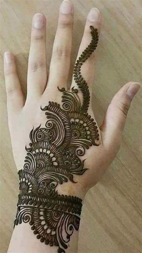 10_12 Stunning Bracelet Mehndi Design That Are Simple Quick and