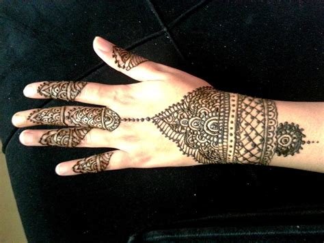 14_12 Stunning Bracelet Mehndi Design That Are Simple Quick and