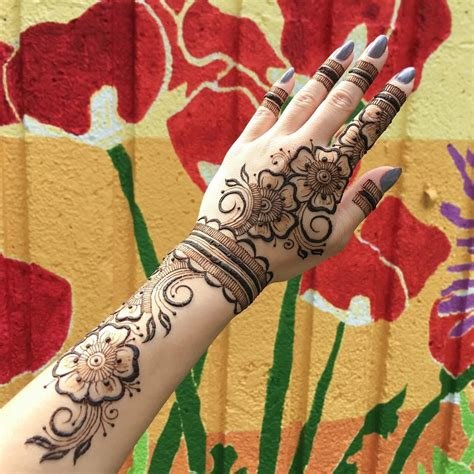 1_12 Stunning Bracelet Mehndi Design That Are Simple Quick and