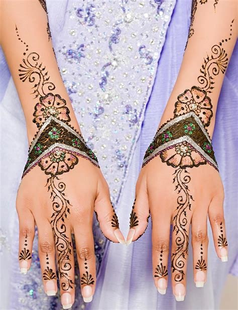 9_12 Stunning Bracelet Mehndi Design That Are Simple Quick and