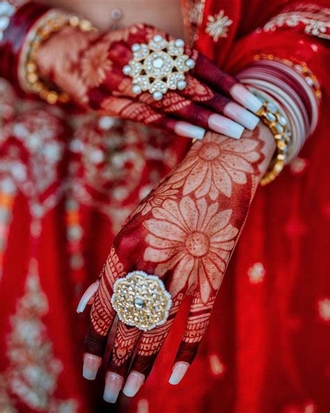 14_Charming Back Hand Bridal Mehndi Designs  Back Hand Bridal Mehndi