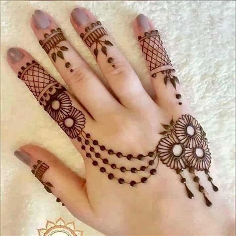 14_Easy and Simple Mehndi Designs for Hands Photos 2021  Fashion LIC