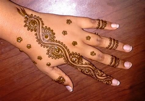 5_Beautiful Simple Mehndi Designs For Every Occasion  ZestVine  2024