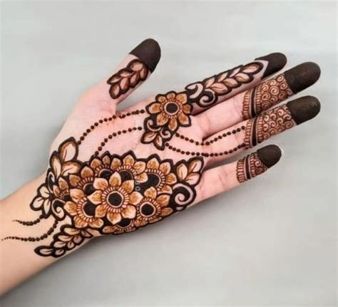 3_63 Stylish Front Hand Simple Mehndi Designs With Photos  Fabbon