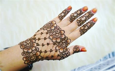 10_Unique Back Hand Mehndi Designs For The Bridesmaids  WedMeGood