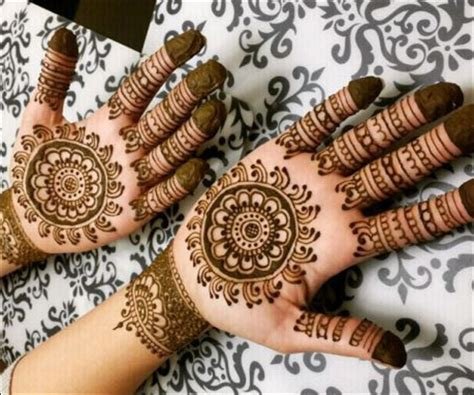 10_Simple Mehndi Designs for Left Hand Palm by Henna Artists