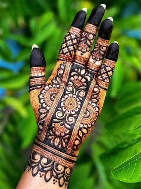 1_Simple Full Palm Mehndi Design to Express Your Style