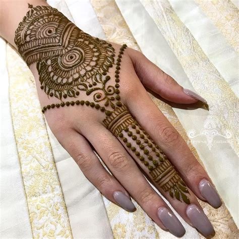 14_Unique Back Hand Mehndi Designs For The Bridesmaids  WedMeGood