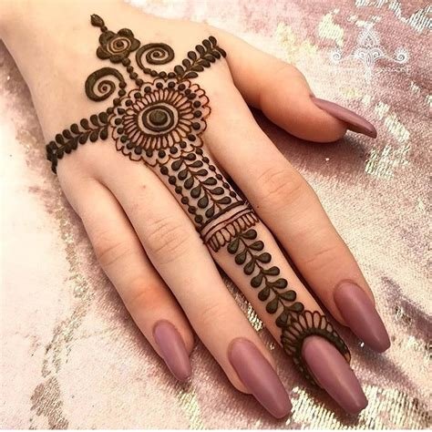 10_12 Simple Mehndi Design That Will Wow Everyone  STORYVOGUE