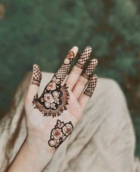 15_25 Mehndi Designs For Kids That Are Simple Yet Attractive