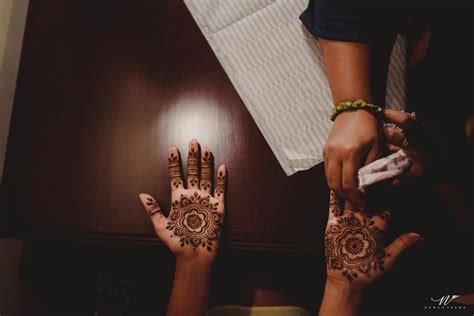 7_Trend Alert 15 Minimalistic Mehendi Designs For NoFuss Indian Brides