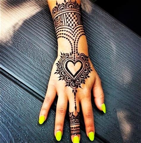 7_Heart Shaped Mehndi Designs 20 Simple Henna Heart Designs