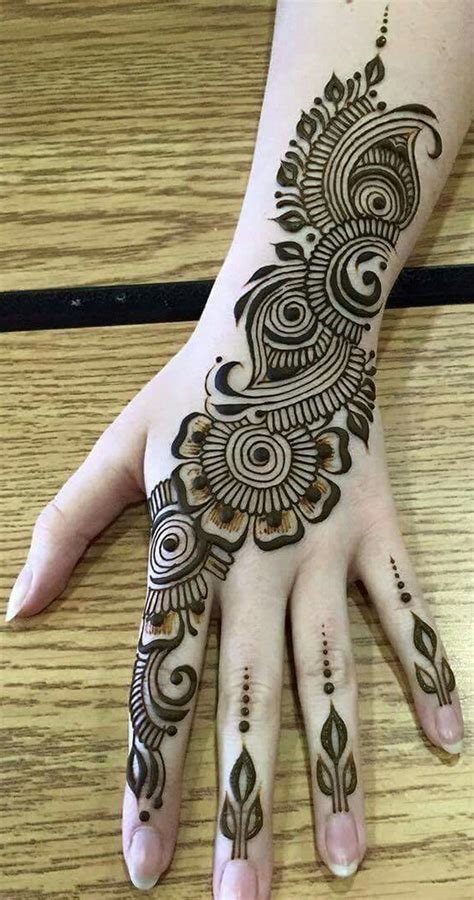 14_Simple Mehndi Design Back Hand Arabic for You