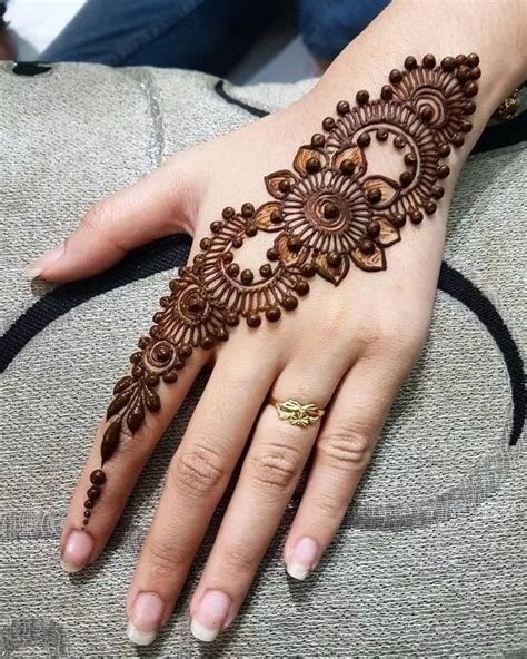 7_Simple Mehndi Design Images 20 Stunning Ideas for Your Next Occasion