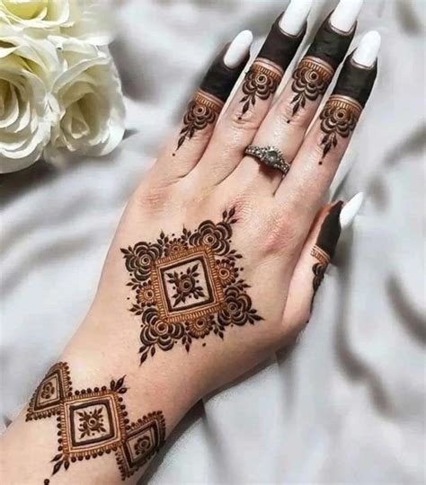 1_Square Mehndi Design