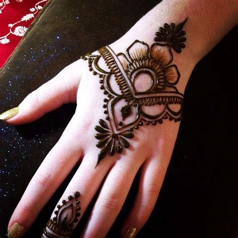 14_Eid Mehndi Designs to Embrace Ramzan in 2024  K4 Fashion