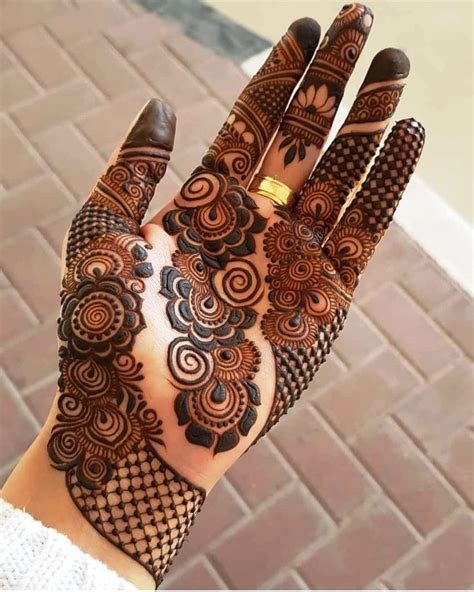 6_30 Simple Mehndi Designs For Hands That Work Wonders For The Bride And