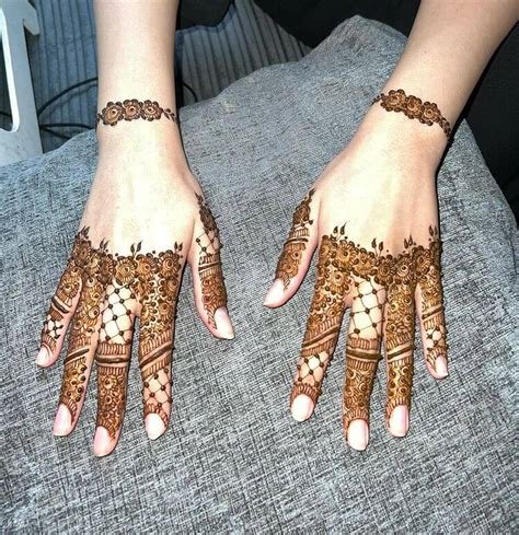12_Simple Front Mehndi Design 10 Stunning Ideas to Elevate Your Look