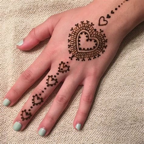 10_10 Heart Shaped Mehndi Designs For your Loved Ones