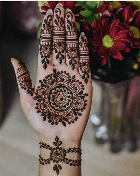 15_Round Mehndi Designs for hands You Should Definitely Try In 2020