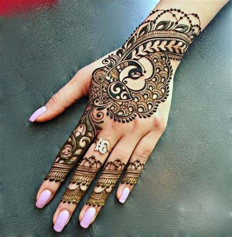 14_29 Remarkable Peacock Mehndi Designs for the Brides of Today