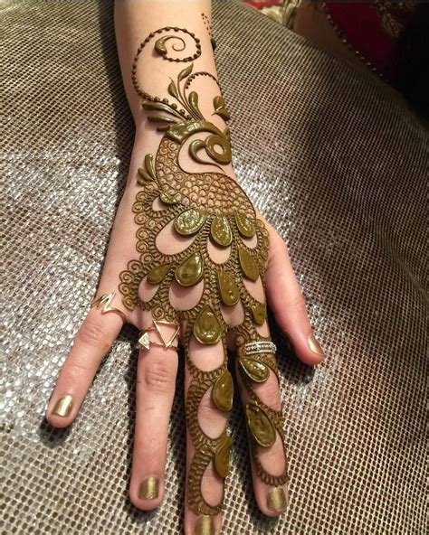 9_Simple Peacock Henna Design