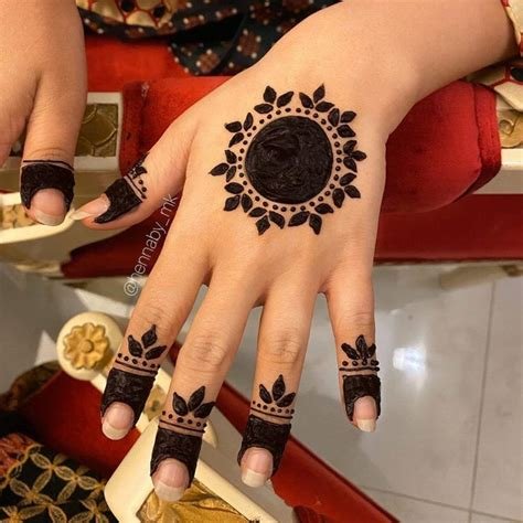 11_Round Mehndi Designs 26 Easy Circle Shape Mehandi Design for Brides