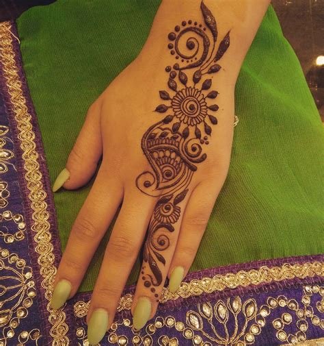 15_Minimalistic Arabic Mehndi Design Ideas For Intimate Weddings