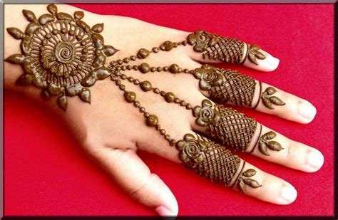 13_Gol Tikki Mehndi With 3 Leaves InBetween  K4 Fashion