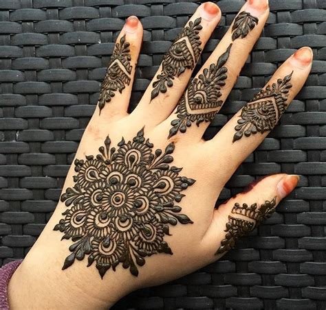 7_Easy Round DesignGol Tikka Mehndi for Hands 2021  FashionGlint