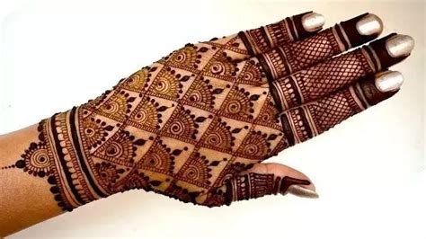10_31 Stunning Mehndi Designs For Brides Sister  Fabbon