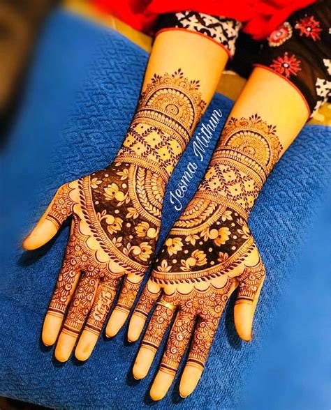 11_31 Stunning Mehndi Designs For Brides Sister  Fabbon