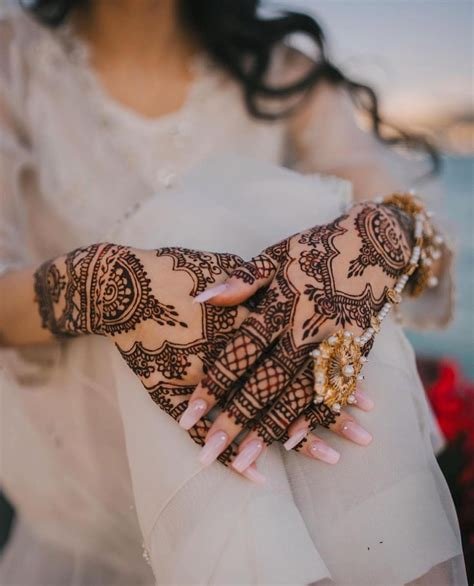 2_Best Mehndi Designs For Sister Of The BrideGroom  ShaadiSaga