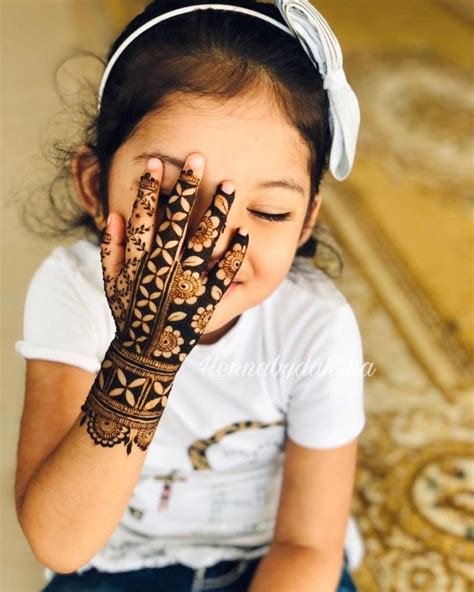 12_1000 Cute Mehndi Henna Designs for Kids for Small Baby