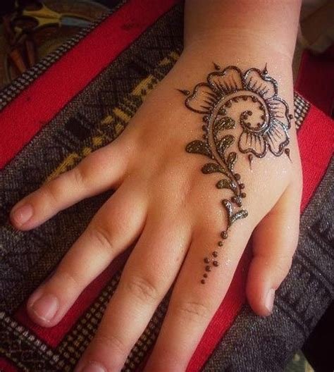 9_51 Easy  Simple Mehndi Designs for Kids