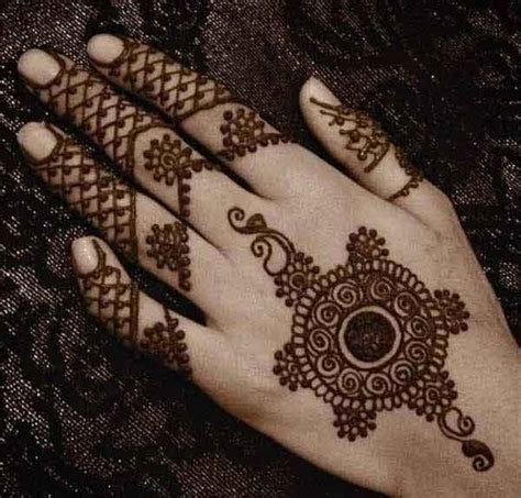 15_Circular Mehndi Designs For Hands  WoodsLima