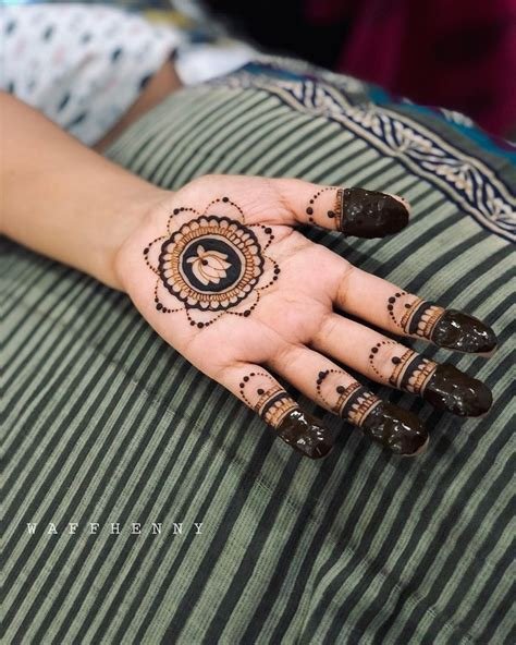 7_50 Simple Mehndi Designs For Front Hand 2021